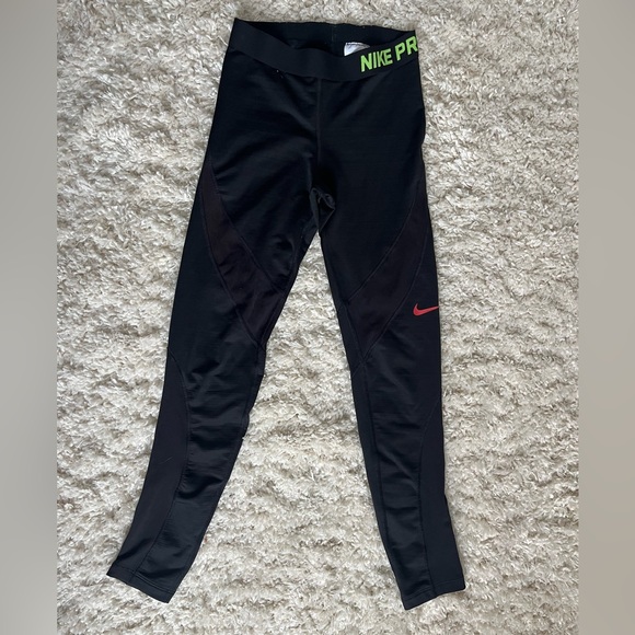 SOLD. Nike leggings. Size small. - Picture 2 of 3